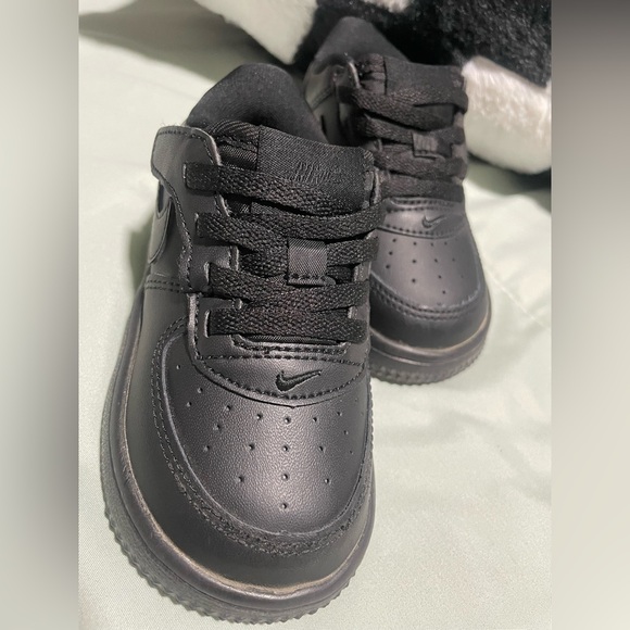 Kids Black Nike Sneakers - Picture 7 of 7